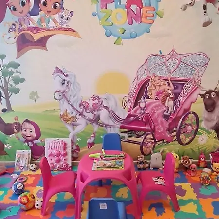 Отель Ivian Family