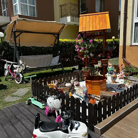 Отель Ivian Family
